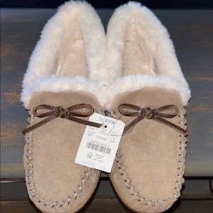 Woman’s slippers 8